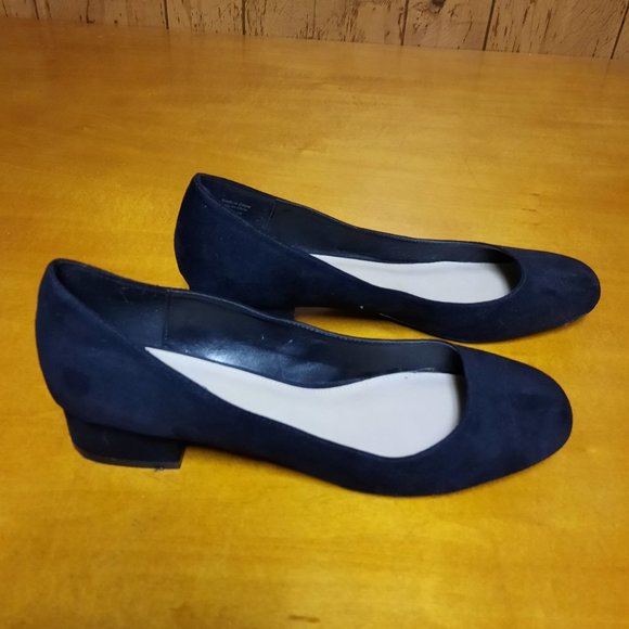 Aldo Low-heeled Black Dress Shoes, Size 8 - Picture 3 of 6